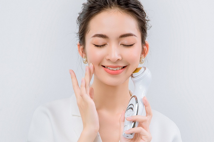 Máy massage nâng mặt