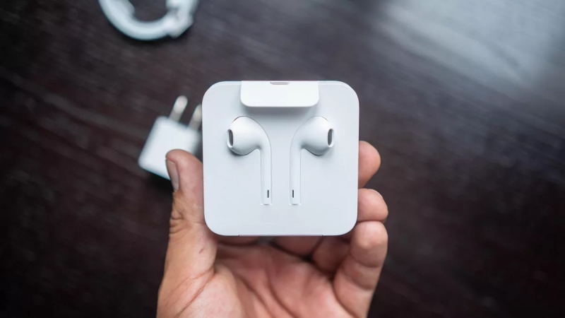 iPhone 12 không đi kèm tai nghe iPhone 12 không đi kèm tai nghe