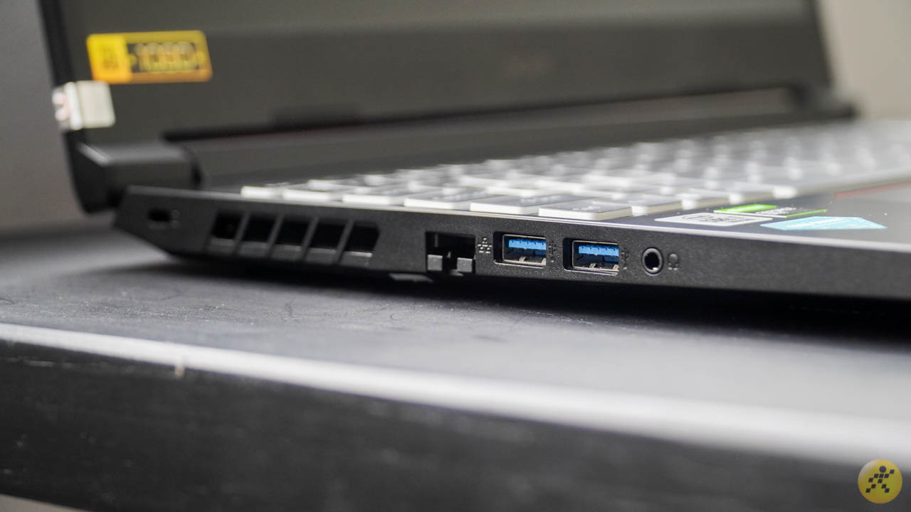 Cạnh trái của Acer Nitro 5 i7 Gen 10H