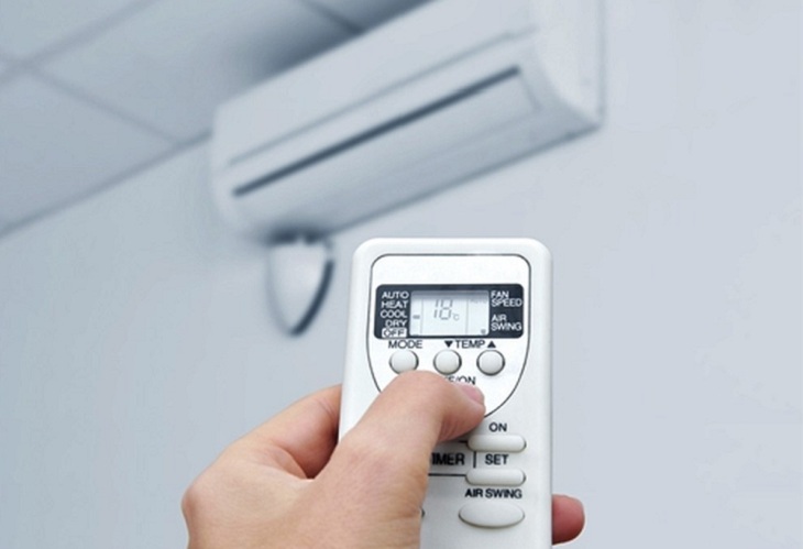 Điều khiển của máy lạnh có thể bị hư hỏng hoặc hết pin, do máy lạnh hoạt động dựa vào điều khiển. 