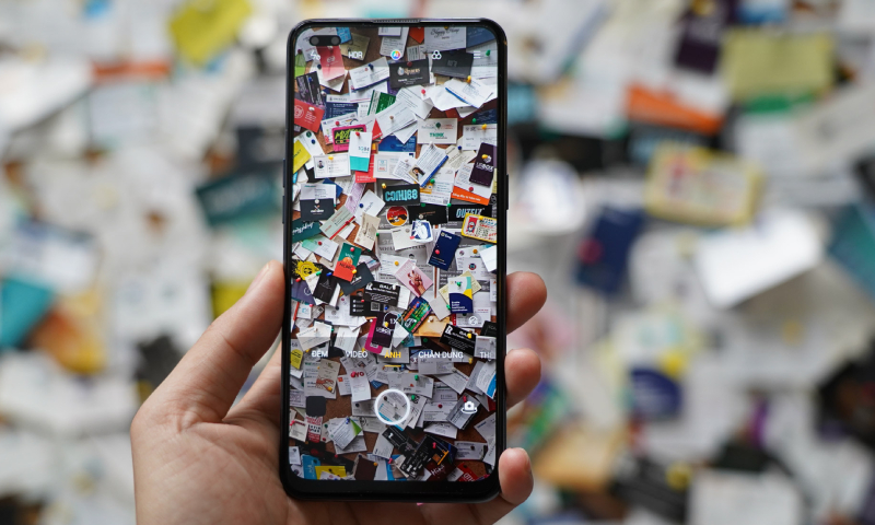 Màn hình đục lỗ được trang bị trên Oppo A93