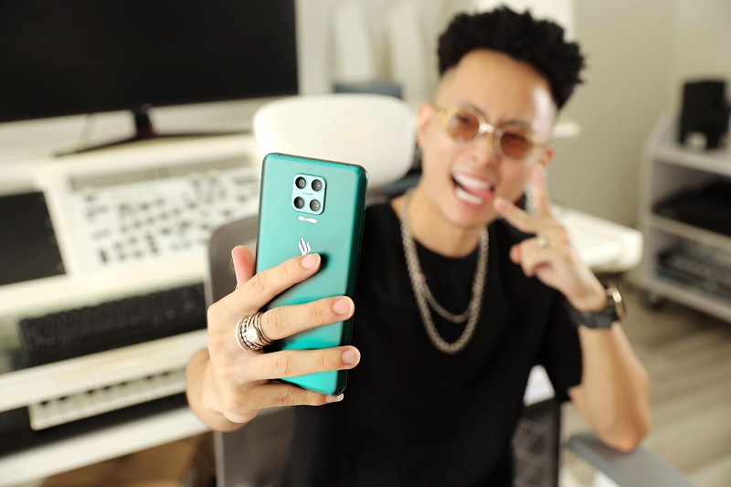 Rhymastic thích thú khi sở hữu Vsmart Aris Pro, còn bạn thì sao? Rhymastic thích thú khi sở hữu Vsmart Aris Pro, còn bạn thì sao?