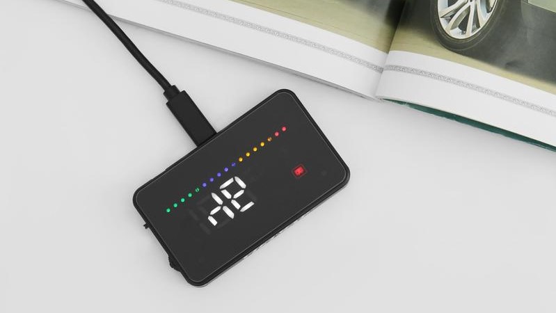 Thiết bị hiển thị thông tin trên kính lái HUD Vietmap V200