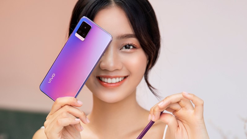 Vivo V20: Đừng bỏ lỡ cơ hội chiêm ngưỡng thiết kế đẳng cấp của Vivo V20 với camera selfie 44MP và màn hình AMOLED đẹp mê hồn. Cùng thưởng thức những hình ảnh chất lượng cao và trải nghiệm cảm giác thăng hoa khi xem phim, chơi game hay lướt web trên màn hình rộng này.