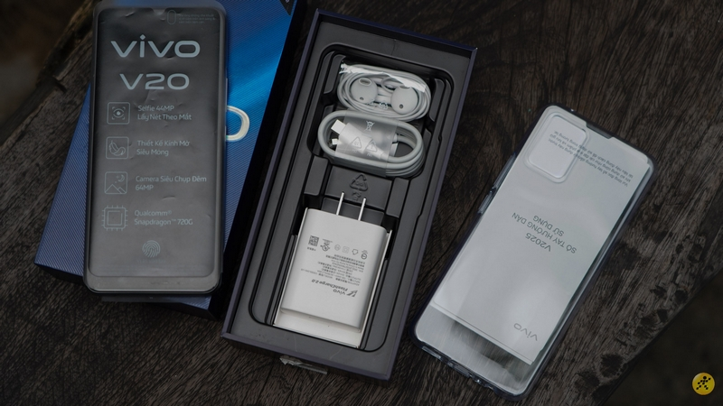 Vivo V20 đi kèm với bộ sạc nhanh 33W