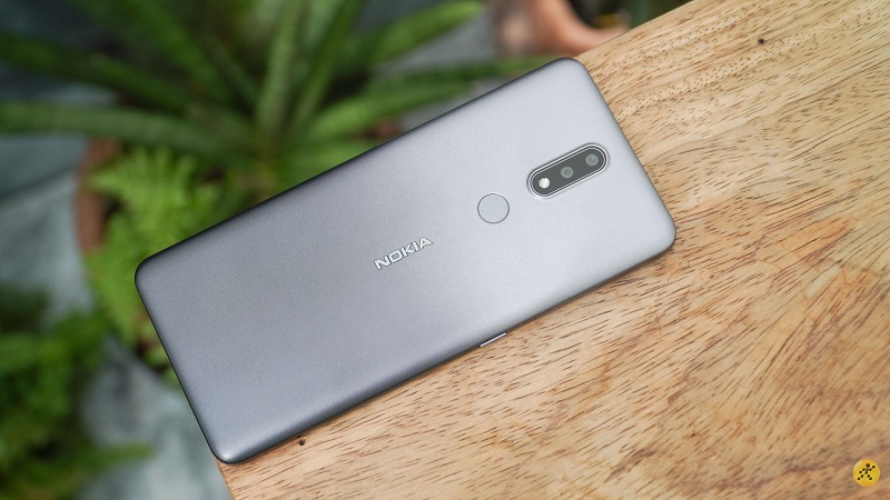 Nokia 2.4 có cách phối màu Gradient nhẹ nhàng 