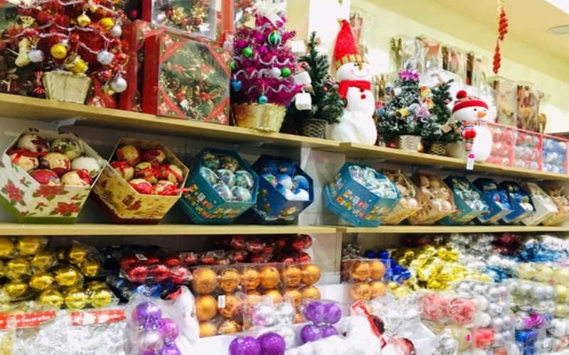 Tìm mua đồ trang trí Noel ấm áp và tuyệt đẹp tại TP.HCM? Hãy xem ngay hình ảnh liên quan để khám phá những sản phẩm độc đáo và phong phú dành cho ngày lễ phục sinh!