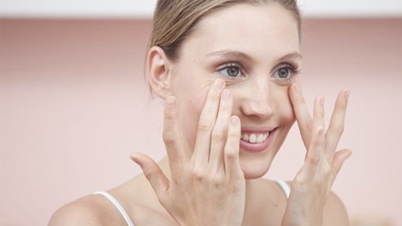 Đánh bay quầng thâm mắt hiệu quả sau một tuần với 7 bước massage đơn giản