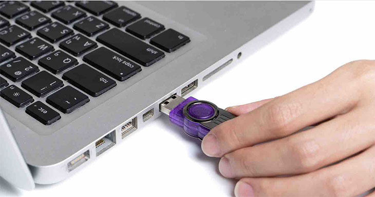Tháo hết USB hoặc các thiết bị kết nối ngoài khác
