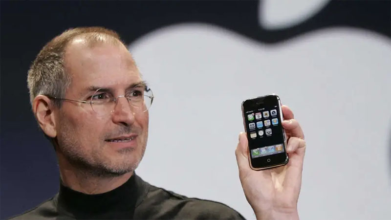 Steve Jobs nói rằng điện thoại phải nhỏ và nhẹ