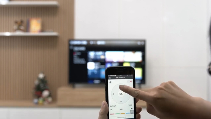 Đánh giá Smart Tivi LG dòng LM570BPTC > Điều khiển tivi bằng điện thoại thật dễ dàng