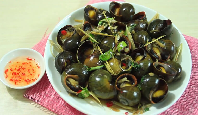 Học ngay cách làm ốc xào cay cho mùa mưa khiến hội bạn thân xuýt xoa không ngừng