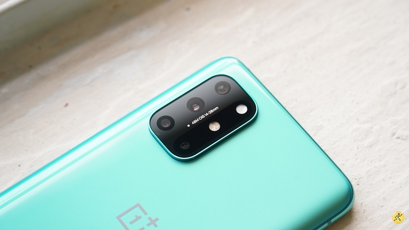 Cận cảnh cụm camera sau của OnePlus 8T 5G