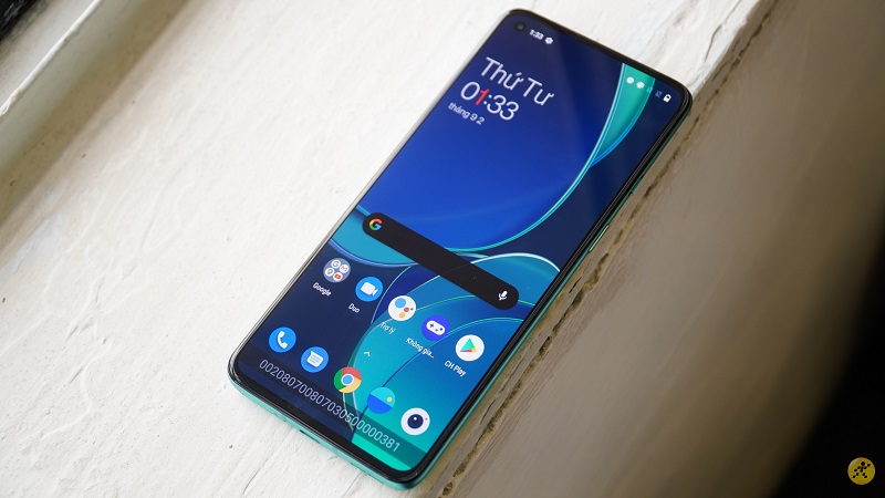 Mặt trước của OnePlus 8T 5G