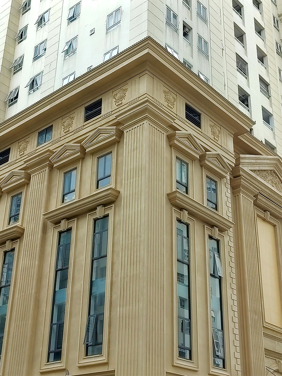 Ảnh chụp một góc kiến trúc của tòa nhà cao tầng