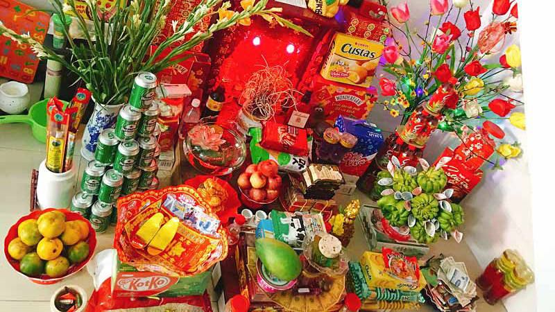 Trang trí bàn thờ ông Địa là một trong những nghi thức truyền thống của người Việt, biểu hiện tôn kính đối với tổ tiên và sự đoàn viên gia đình. Với những ý tưởng trang trí độc đáo và sáng tạo, bạn sẽ tạo được không khí ấm cúng, vui tươi và tràn đầy hy vọng trong ngôi nhà của mình.