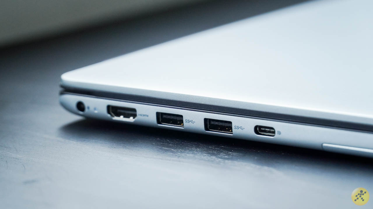 Cạnh trái của Dell Vostro 5490