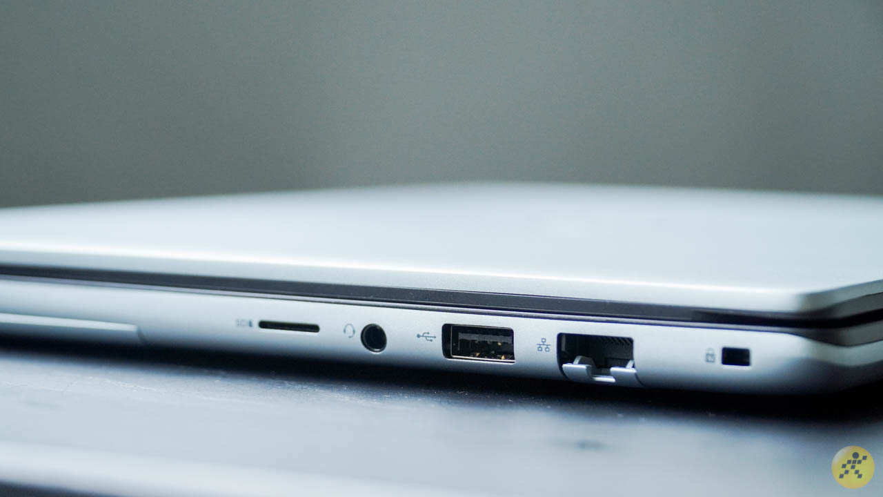 Cạnh phải của Dell Vostro 5490