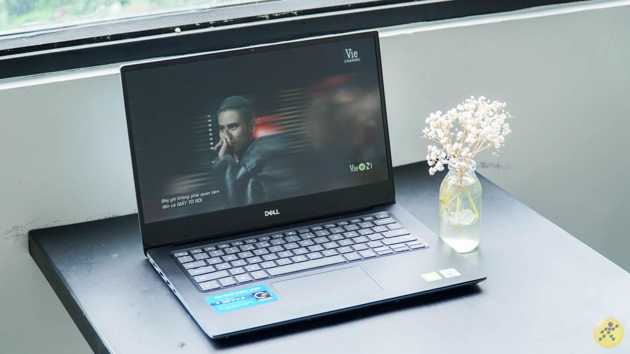Dell Vostro 5490 mang đến thiết kế tổng thể hài hòa