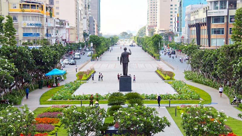 Top 10 restaurants near Nguyen Hue pedestrian street to forget the way home