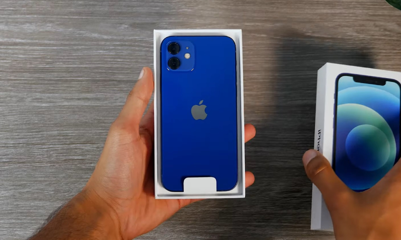 iPhone 12 màu xanh là một phiên bản độc đáo và đẹp mắt của điện thoại thông minh phổ biến nhất trên thị trường. Hãy xem hình ảnh liên quan để hiểu rõ hơn về thiết kế tuyệt đẹp và đầy màu sắc của sản phẩm này.