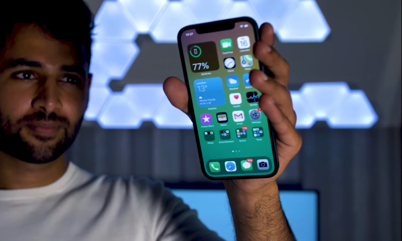 Màn hình 6.1 inch với tấm nền OLED được trang bị trên iPhone 12 Màn hình 6.1 inch với tấm nền OLED được trang bị trên iPhone 12