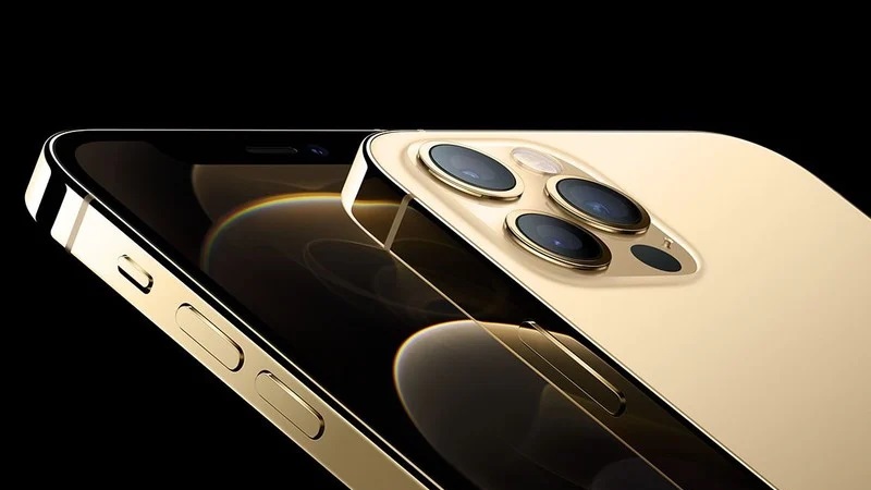 Iphone 12 Pro Gold Case Completely Made Of Gold It Fascinates And Attracts Eyes