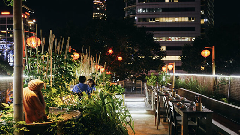 Rooftop restaurants and eateries with beautiful views to admire the beautiful scenery in District 1