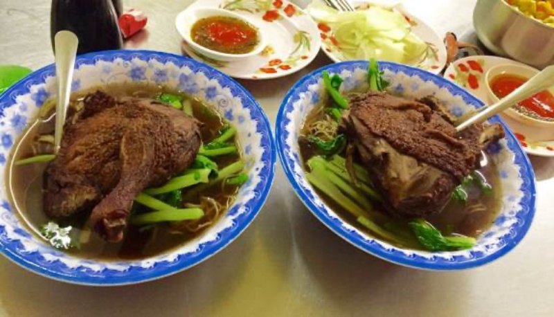 A Con's Potted Duck Noodles