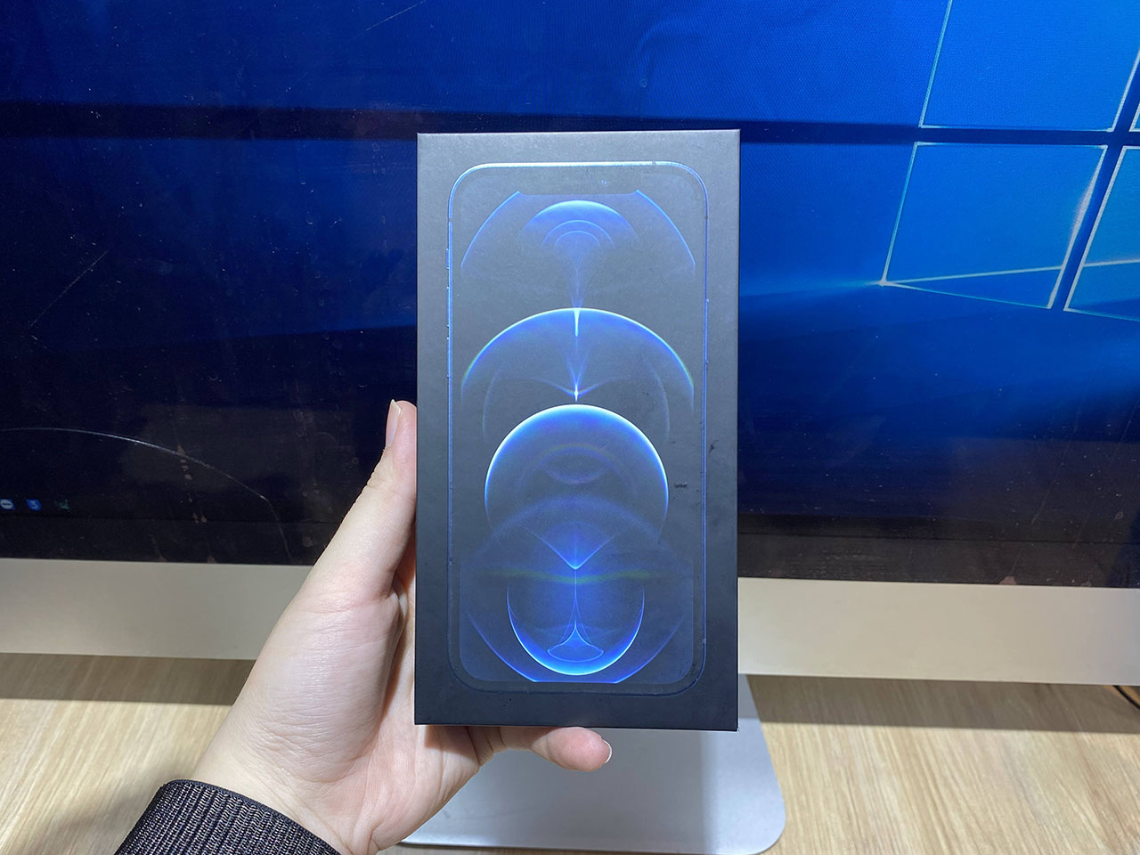 Hộp đựng iPhone 12 Pro