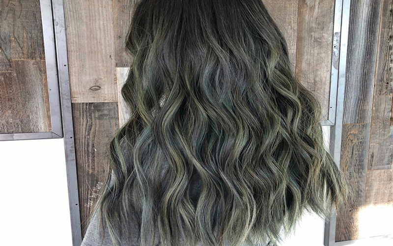Tóc màu nâu rêu là một sự lựa chọn hoàn hảo cho những người muốn thử một màu tóc độc đáo. Hãy xem hình ảnh để thấy sự tinh tế và độc đáo của màu tóc này!