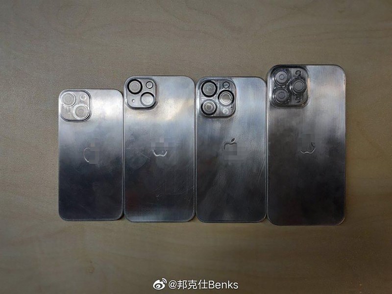 Mô hình toàn bộ các mẫu iPhone trong dòng iPhone 13. (Nguồn: Weibo).