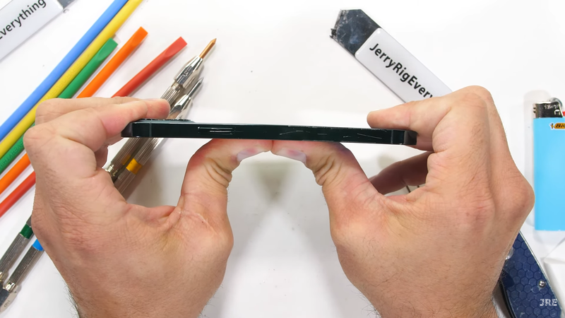 Kiểm tra độ bền iPhone 12 Pro Kiểm tra độ bền iPhone 12 Pro