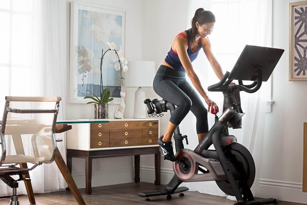 Đạp xe đạp thể dục tại nhà giúp cải thiện sức khỏe tinh thần