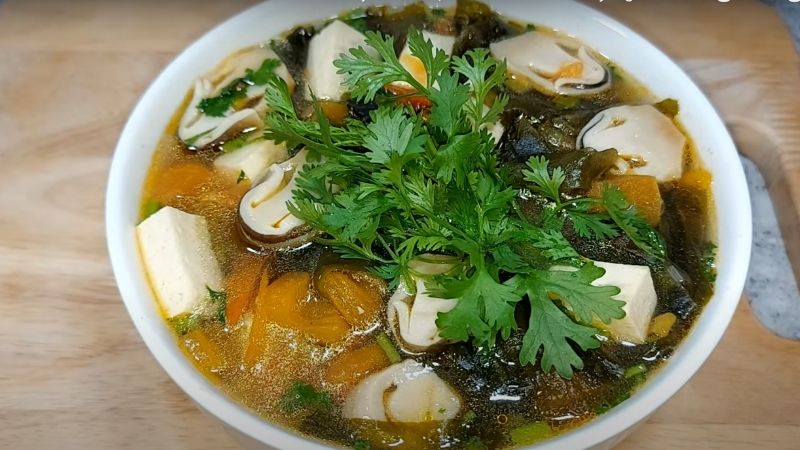 Thành phẩm canh rong đại dương cà chua