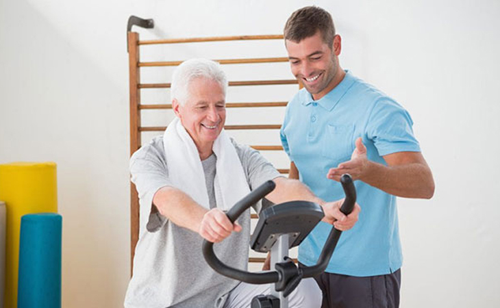 Tập luyện với xe đạp tập thể dục tại nhà có thể giúp người lớn tuổi nâng cao sức khỏe và làm chậm quá trình lão hóa