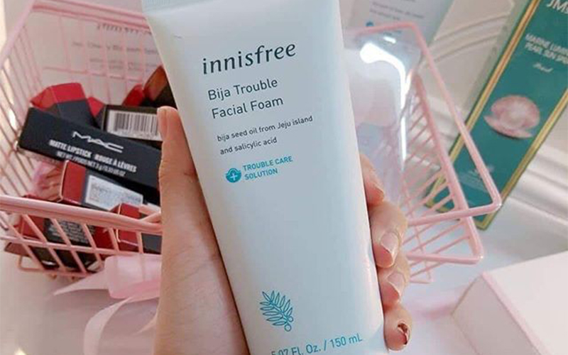 Sữa rửa mặt tạo bọt Innisfree Bija Trouble