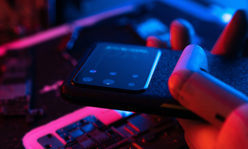 Cụm 4 camera của OnePlus 8T CyberPunk 2077 được thiết kế khác biệt hơn bản tiêu chuẩn