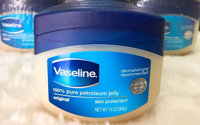 Vaseline giúp mọc chân mài nhanh chóng