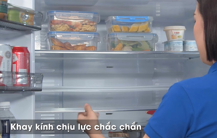 Các khay kính chịu lực rất chắc chắn, có thể tháo rời êm ái và di chuyển