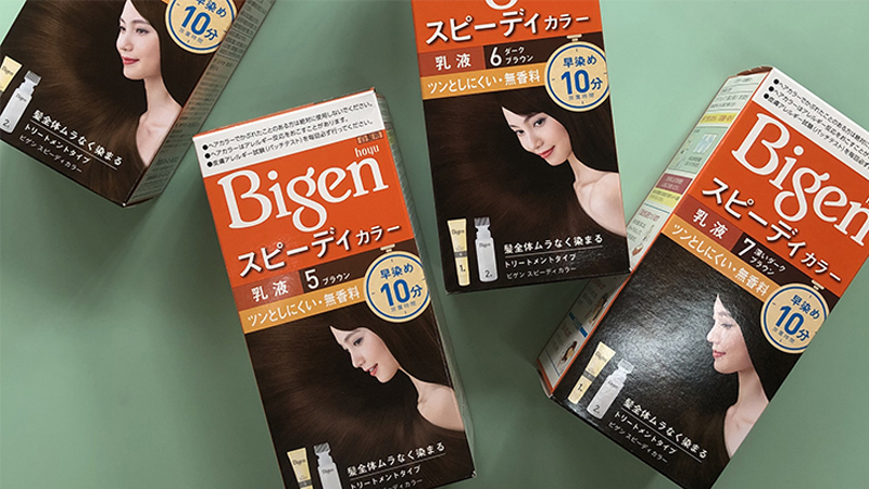 Bạn muốn tìm kiếm thuốc nhuộm tóc thảo dược tốt nhất? Hãy đến với sản phẩm chất lượng Bigen! Không những giúp bạn giữ được màu sắc lâu dài, sản phẩm còn chứa các thành phần thiên nhiên giúp bảo vệ tóc khỏi những tác hại của hóa chất. Xem hình ảnh liên quan để nhận biết sản phẩm và tìm hiểu thêm thông tin chi tiết.