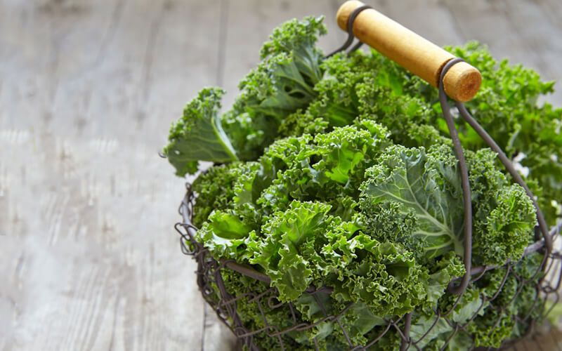 Cải kale và rau chân vịt loại nào ngon, bổ hơn?