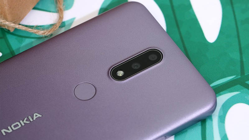 Mặt sau Nokia 2.4