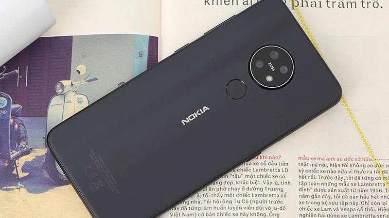 Mặt lưng với cụm camera của Nokia 7.2