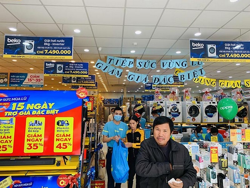 Hàng hoá được đảm bảo đầy đủ để phục vụ nhu cầu mua sắm của người dân Hàng hoá được đảm bảo đầy đủ để phục vụ nhu cầu mua sắm của người dân