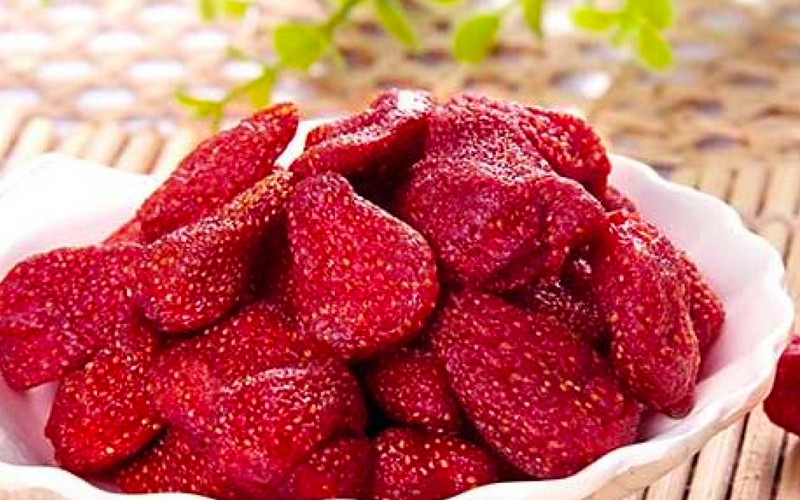 Cách làm mứt dâu tây sấy khô ngon hết ý đãi khách ngày Tết