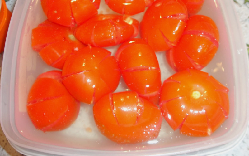 Ngâm cà chua với nước vôi trong