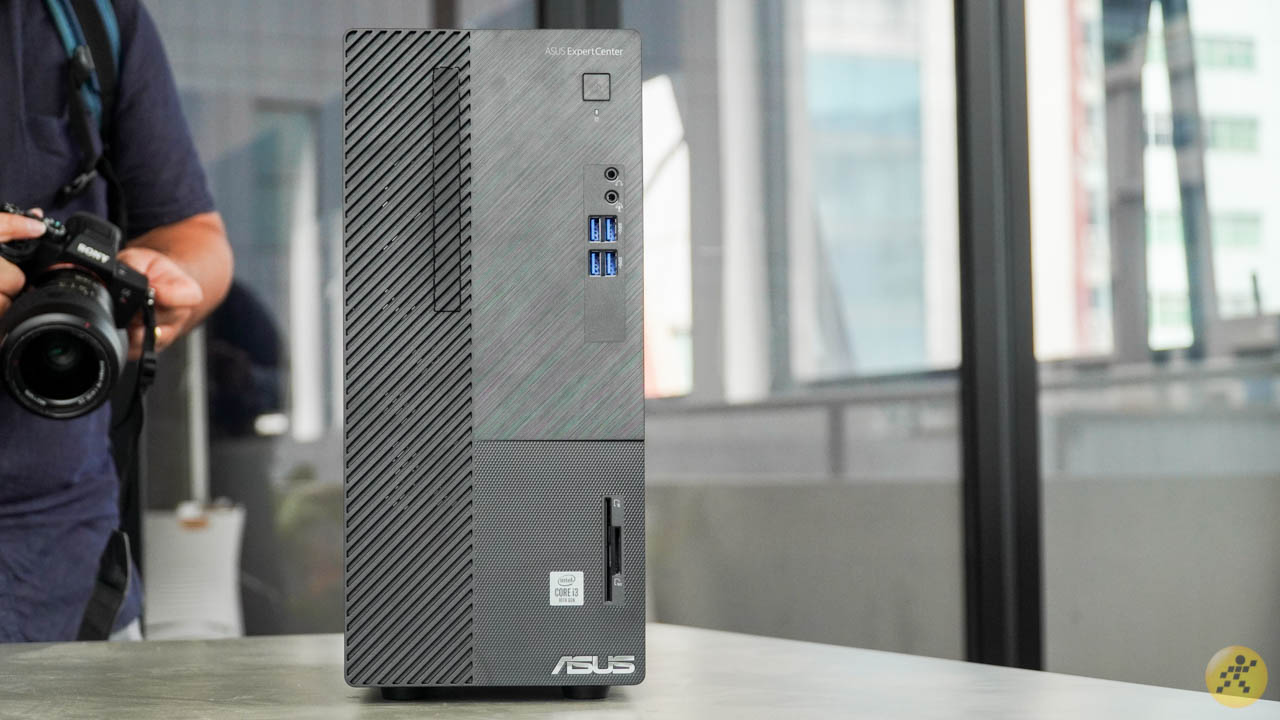 Mặt trước của ASUS ExpertCenter D5