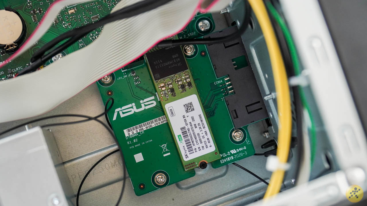 Mạch và dây của WiFi 6 trong ExpertCenter D5