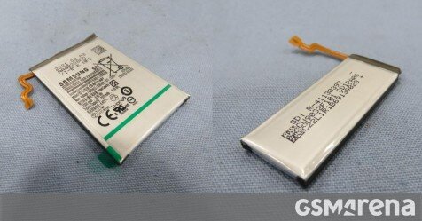 Hình ảnh rò rỉ được cho là hai viên pin của Galaxy Z Flip 2.
